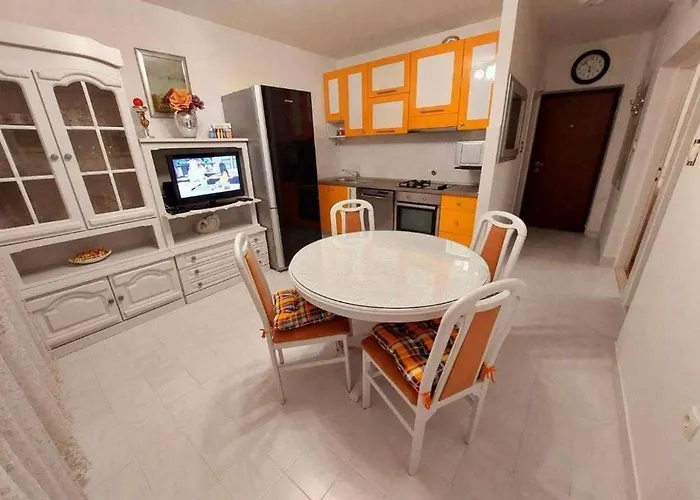 Apartamento With Parking Space - 22919 Split