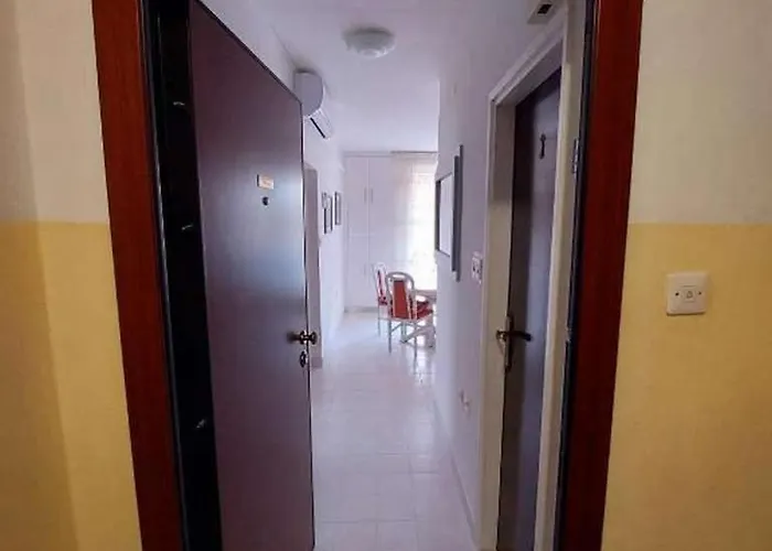 Apartamento With Parking Space - 22919 Split